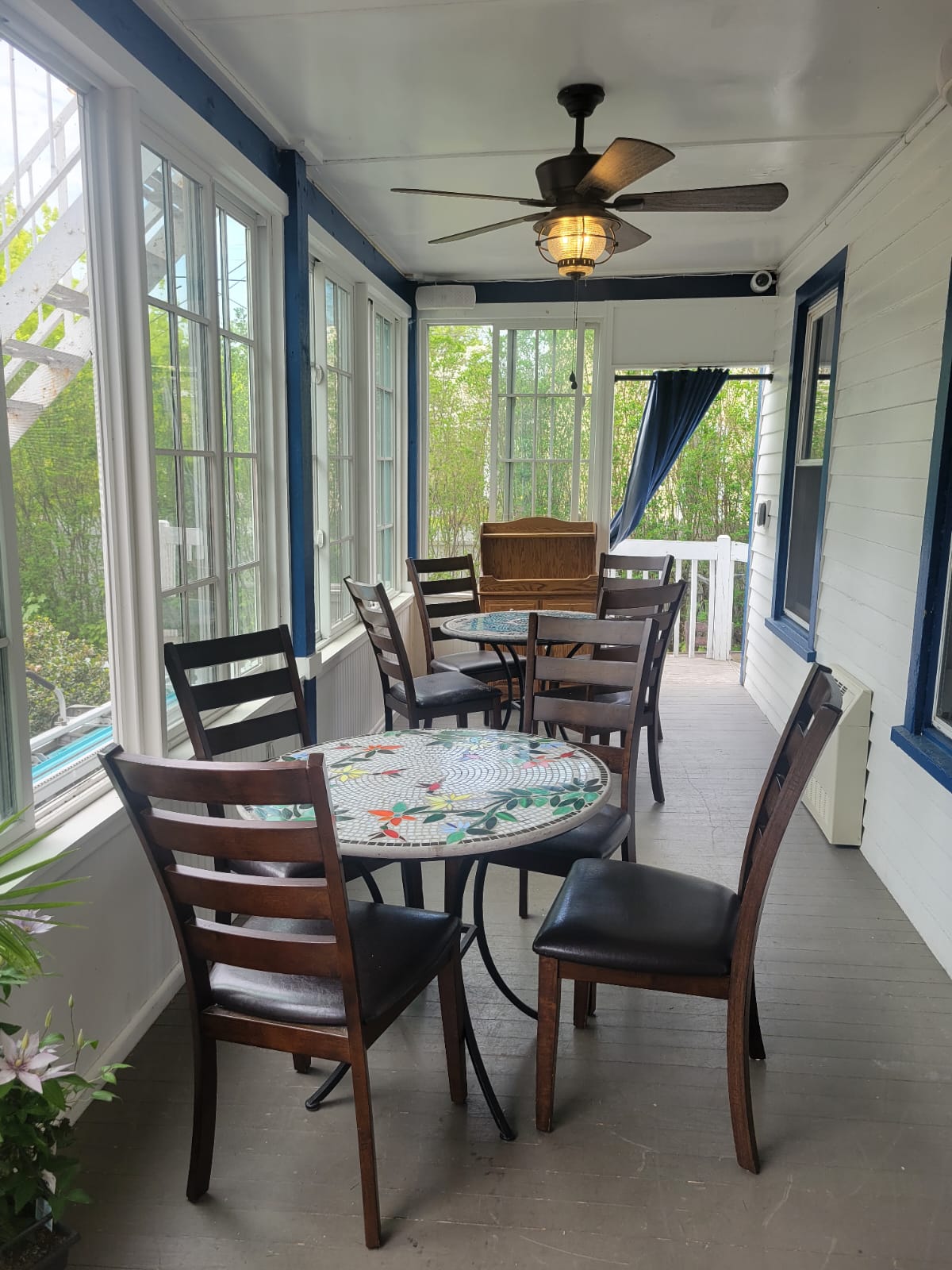 porch dining