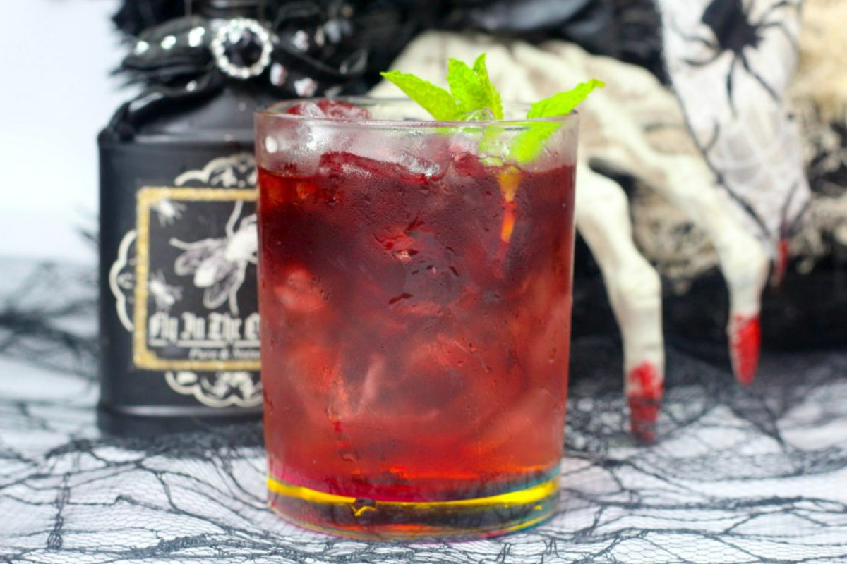 Witches Blood Cocktail – Blood Orange Cocktail