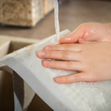 washing a silicone baking mat