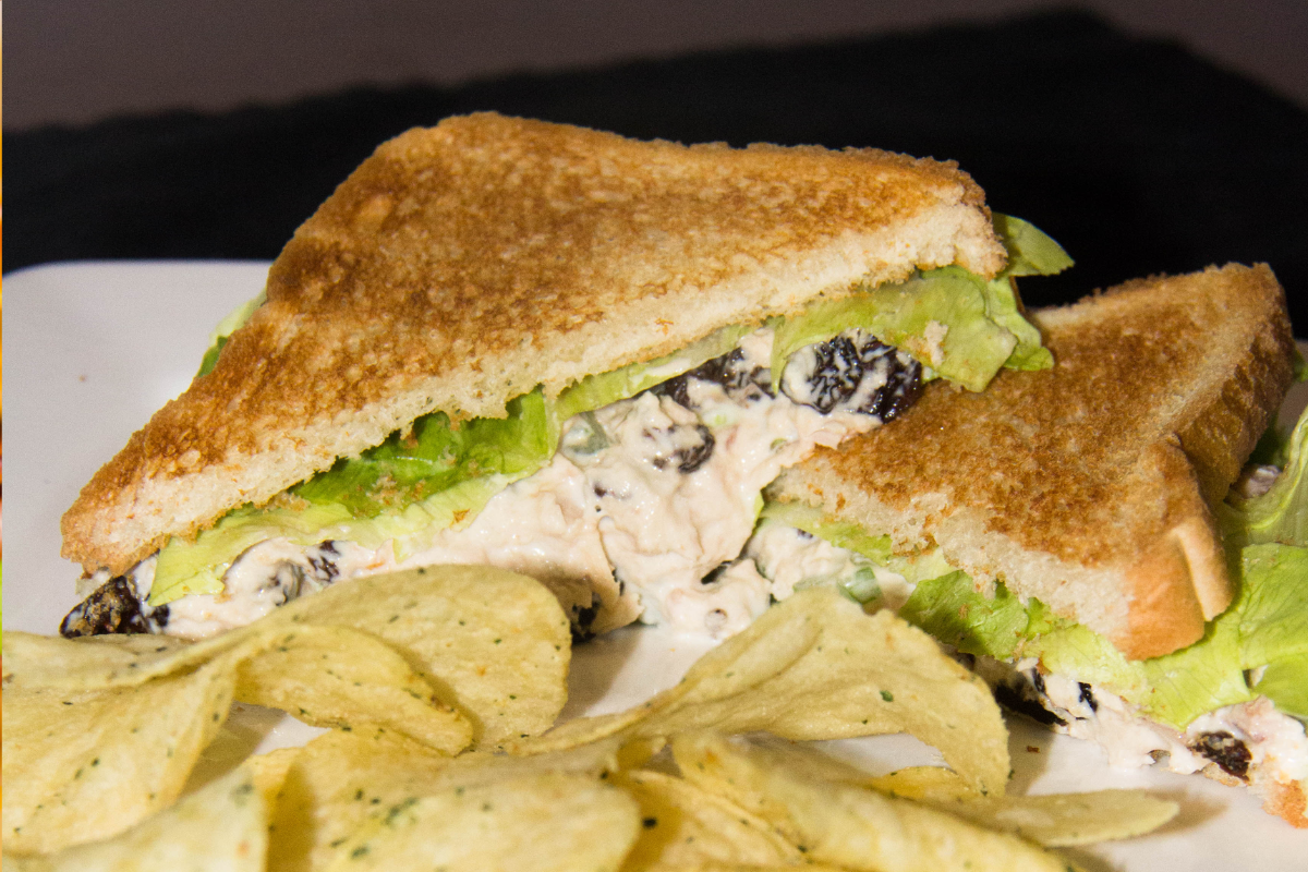 tuna salad with raisins