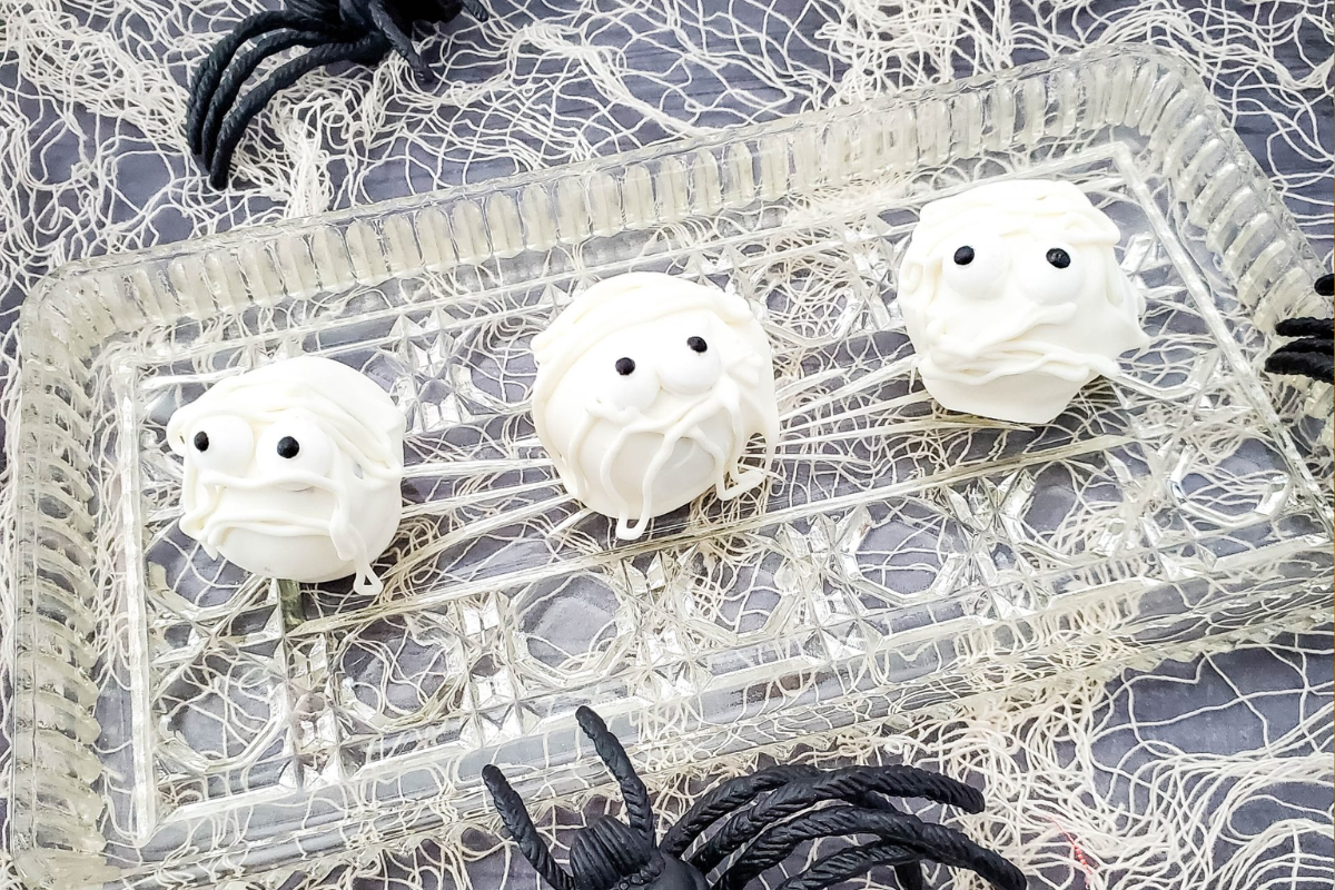 Halloween mummy balls