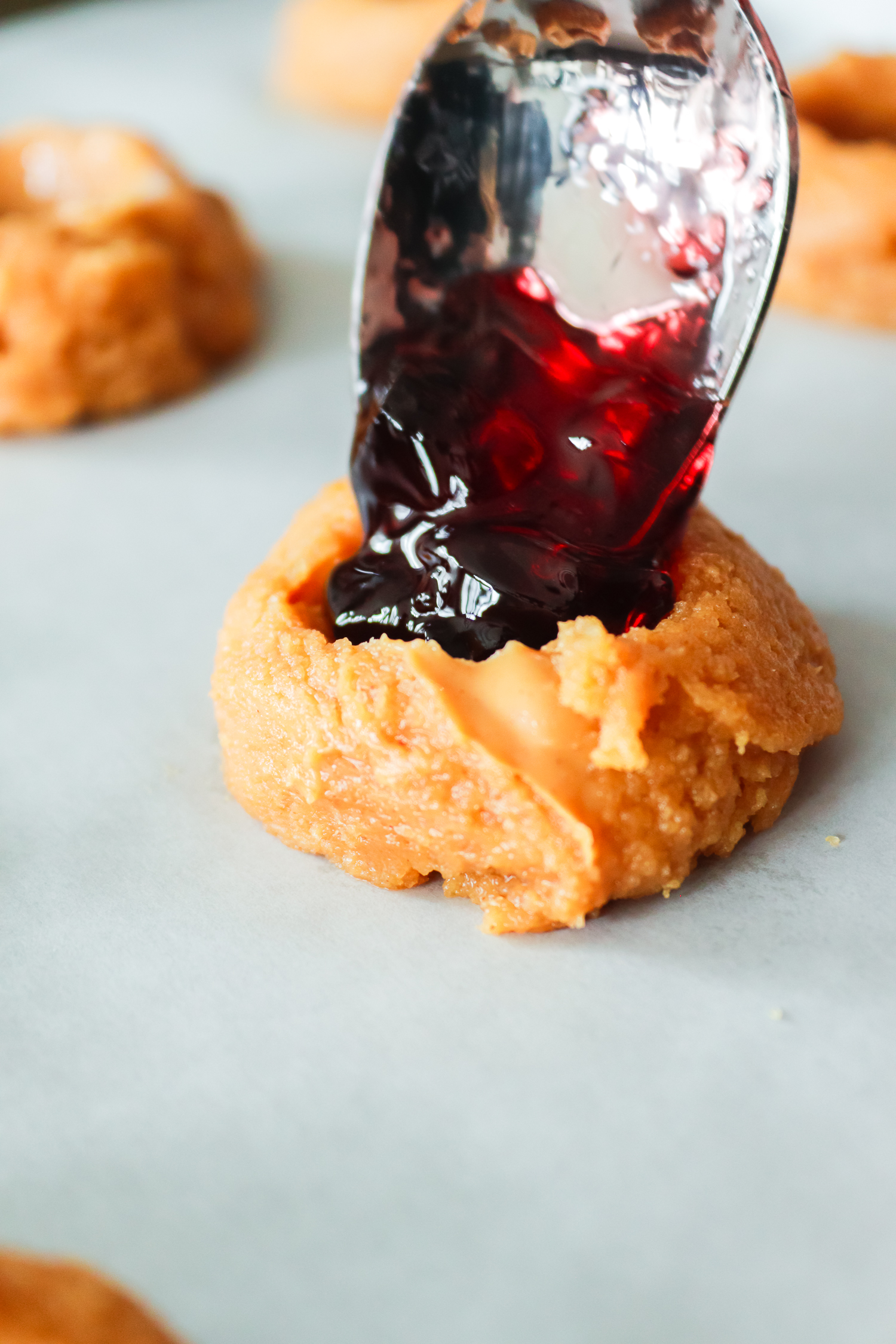 fill the indent of the cookie with jelly