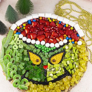 Grinch Charcuterie Board