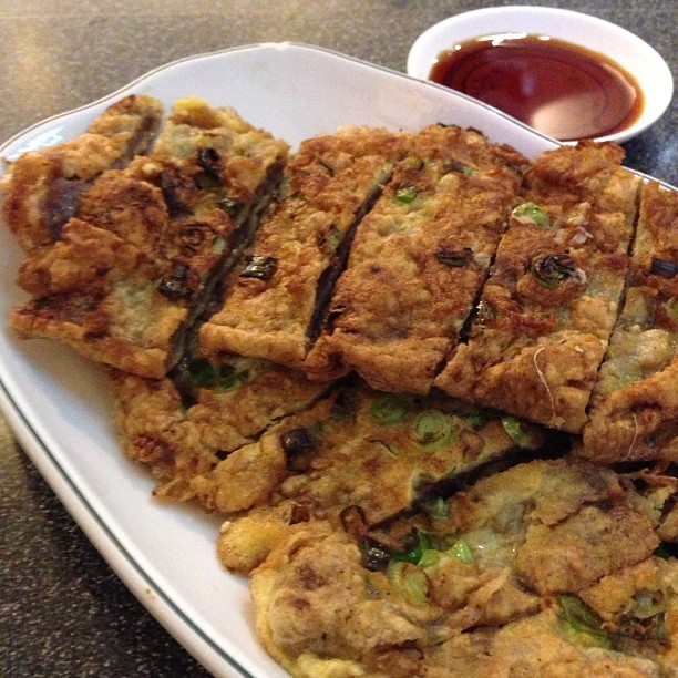 Gravy or Sauce Mixed With Multiple Meat Leftovers (Image Credits: By Arnold Gatilao, CC BY 2.0, https://commons.wikimedia.org/w/index.php?curid=66243549)