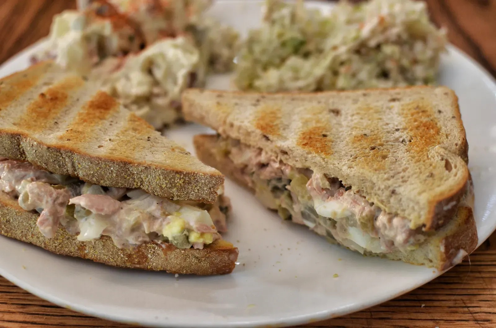 Why Your Lunchtime Staple Is Overloaded With Calories (Image Credits: Wikimedia)