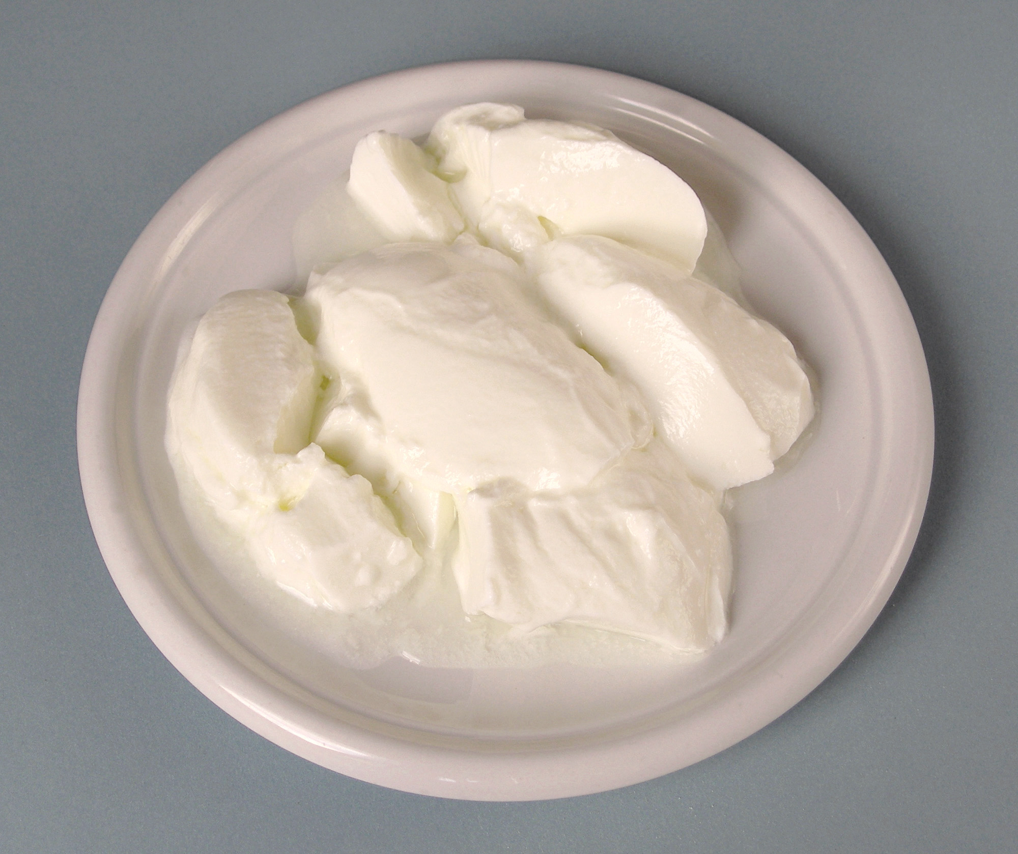 Greek Yogurt Delivers Protein Without the Fat Overload (Image Credits: No machine-readable source provided. Own work assumed (based on copyright claims)., CC BY-SA 3.0, https://commons.wikimedia.org/w/index.php?curid=682876)