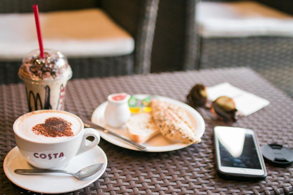 Your Phone Placement Reveals Your Priorities (Image Credits: Stocksnap)