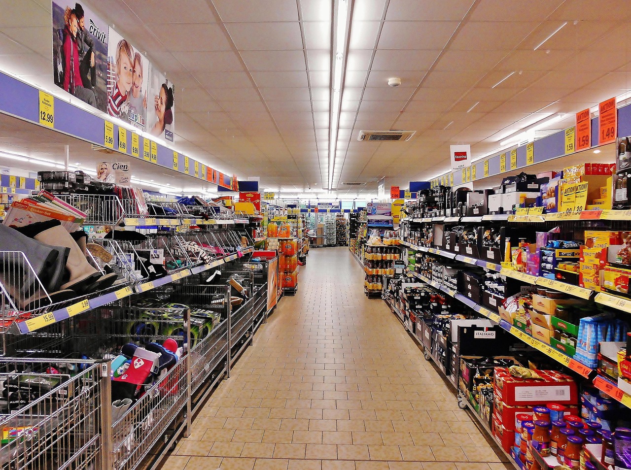 Eye-Level Shelves Hide the Real Deals (Image Credits: Pixabay)