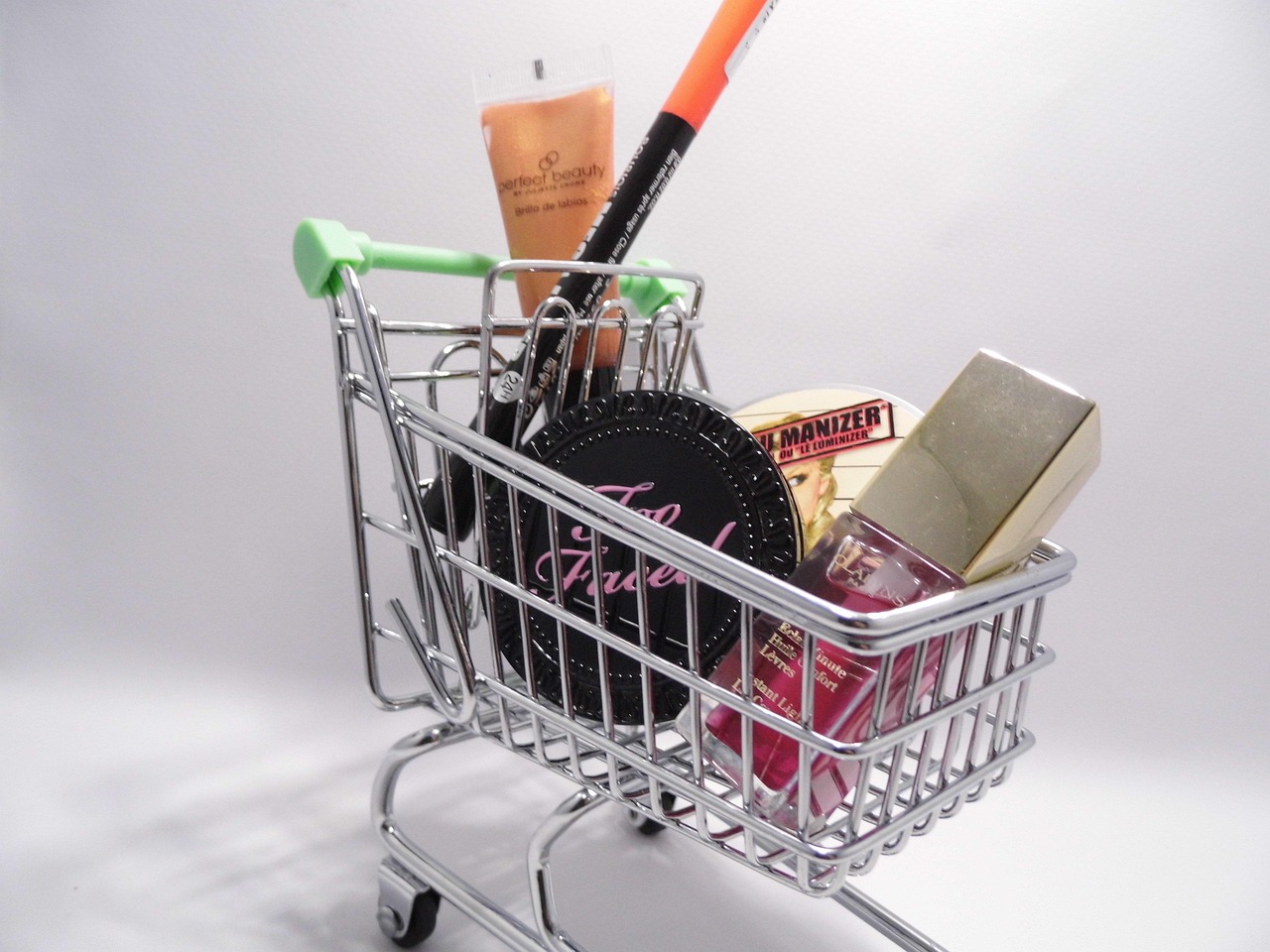 Shopping Carts Are Bigger for a Reason (Image Credits: Pixabay)