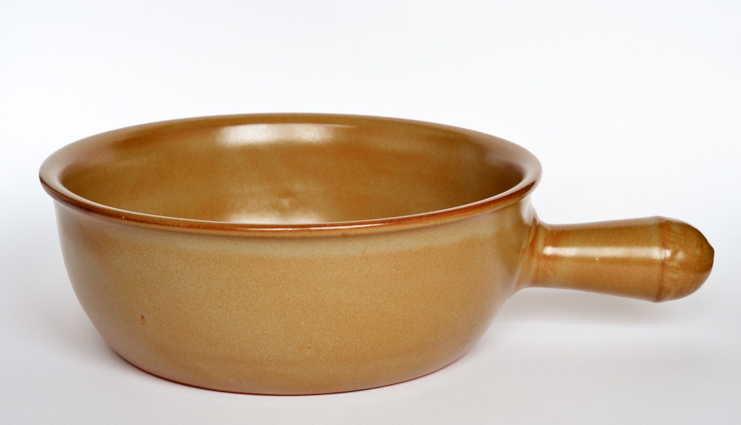 Ceramic-Coated Cookware with Undisclosed Additives (Image Credits: Wikimedia)