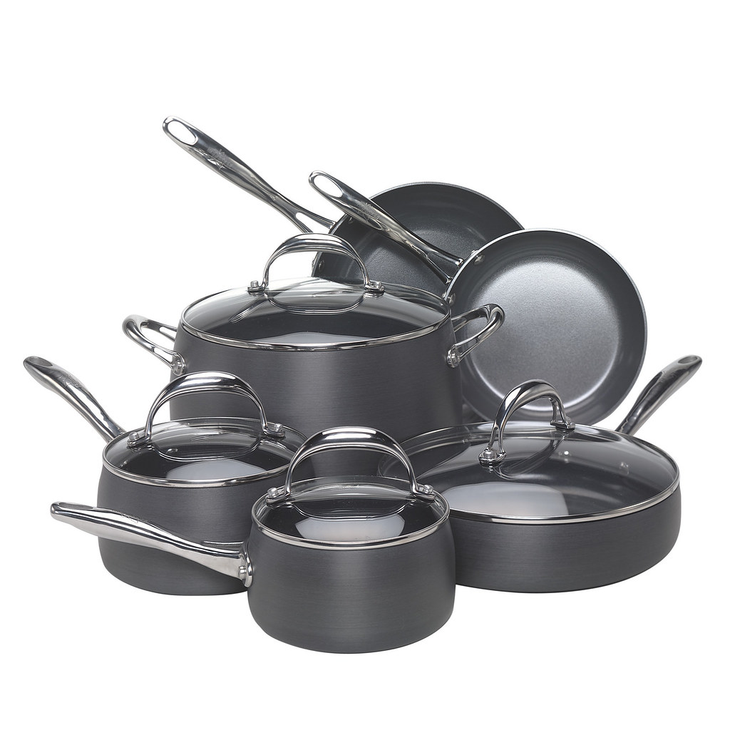 Aluminum Cookware for Acidic Foods (Image Credits: Flickr)