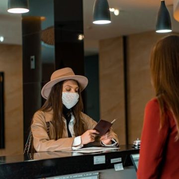 9 Habits That Make Hotel Staff Instantly Label You a "Difficult Guest"