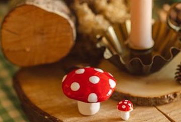 10 Holiday Decorations You Can Skip This Year, According to Experts