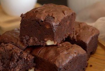 These 8 Desserts Always Disappear First at Family Gatherings
