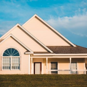 After 15 Years in Real Estate, These 8 Home Details Often Signal a Difficult Seller
