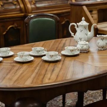 8 Furniture Pieces Antique Experts Say You Should Never Toss Out