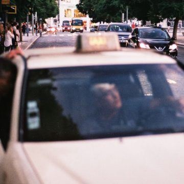 A Taxi Driver Reveals 8 Passenger Habits That Instantly Raise Concerns