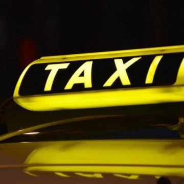 Passengers Reveal 8 Things Taxi Drivers Say or Do That Raise Red Flags