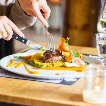 Why Servers Hate It When You Stack Your Own Plates at the End of a Meal