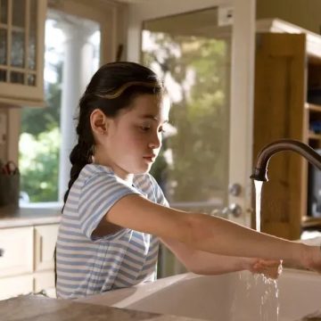 7 Old-School Parenting Habits Making a Quiet and Necessary Comeback