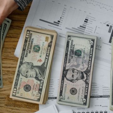 7 Habits Quietly Wealthy People Never Talk About