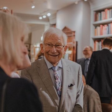 9 Old Age Habits Everyone Around You Can See - but Will Never Have the Courage to Tell You About