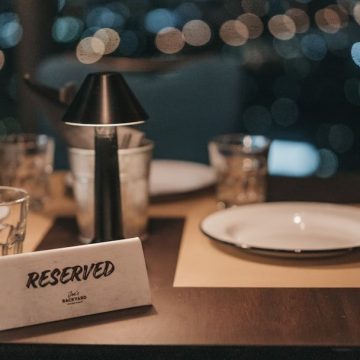 The Table Habits That Make Fine Dining Staff Instantly Judge a Guest