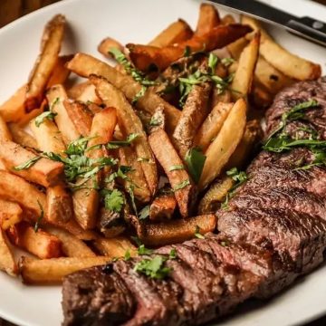 Chef's Rule: Never Order These 7 Items at a Restaurant on a Monday