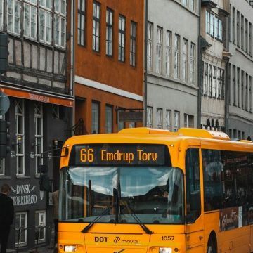 10 Things Americans Do Abroad That Instantly Give Them Away to Europeans