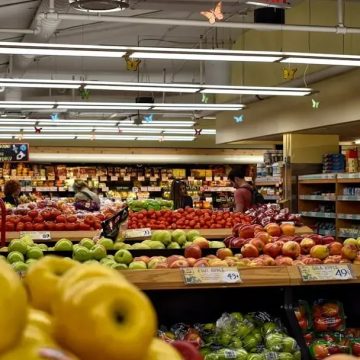 7 Things Grocery Store Cashiers Silently Judge About Your Cart