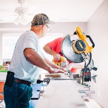 8 Neighbourhood Details That Tell a Realtor Everything Before They Walk Through the Door
