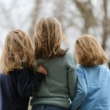 The Quiet Millionaires: 9 Signs Your Sibling Has Far More Money Than They Are Showing