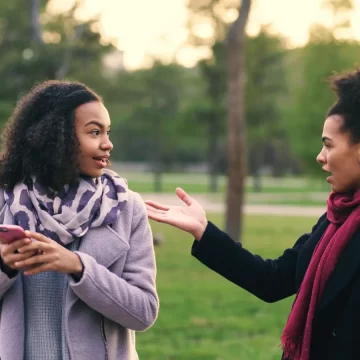 Therapists Reveal the 8 Behaviors That Often Push Friends Away
