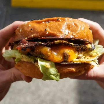 The 7 Countries That Eat the Most Fast Food – and 6 That Barely Touch It