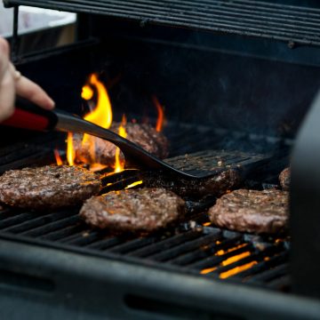 9 Backyard Burger Mistakes That Instantly Reveal an Amateur Chef