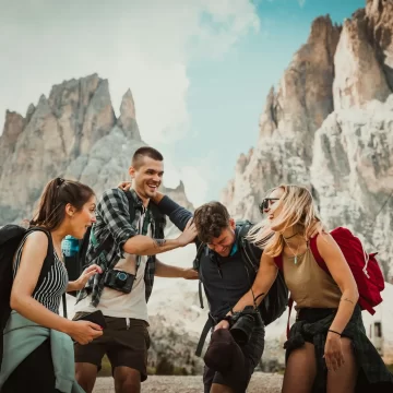 12 Habits Experienced Solo Travelers Rely On After 50