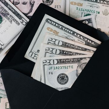 I Tried Living on Cash Only for 30 Days – Here's What Changed