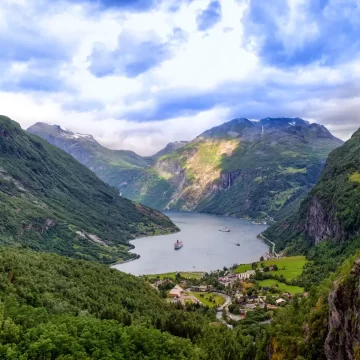 10 Countries Where Nature Is the Biggest Tourist Attraction