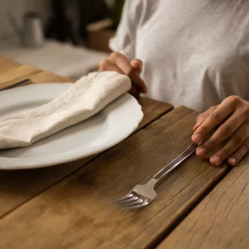 9 Things You Do With Your Napkin That Instantly Signal a Lack of Basic Table Manners