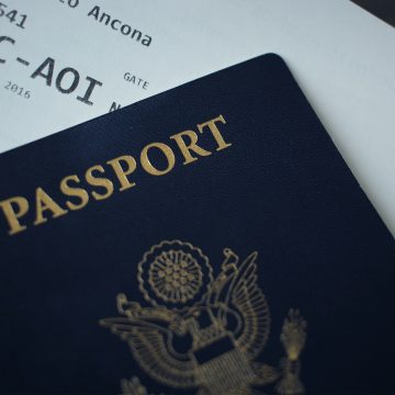 10 Habits That Quietly Separate Frequent Travelers From First-Timers