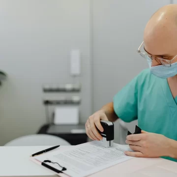 The Real Reason Doctors Never Tell You Everything During a 15-Minute Visit