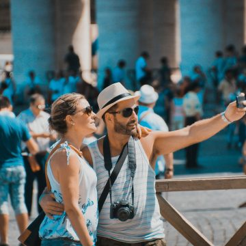 7 Tourist Scams Locals Secretly Warn Their Friends Never to Fall For