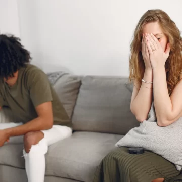 9 Things a Couples Therapist Notices the Moment You Walk In - But May Never Tell You