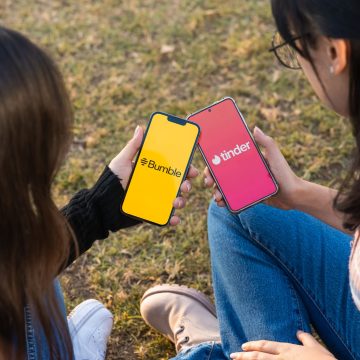 As Dating Apps Lose Their Appeal, Here's How Singles Are Meeting Partners Instead