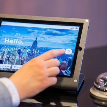 7 Arrival Habits Seasoned Hotel Guests Swear By