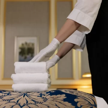 7 Habits Housekeepers Notice That Reveal an Experienced Hotel Guest