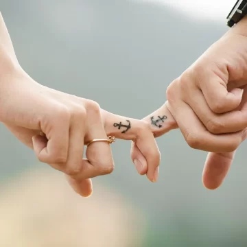 8 Secrets Happy Couples Are Strictly Told Never to Share With Other People