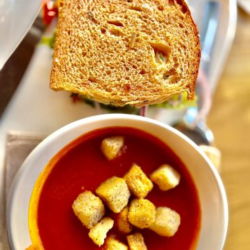 9 Things Wealthy Diners Rarely Spend Extra Money On at Restaurants