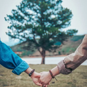 Your Relationship Is Strong If It Still Has These 9 Signs - Their Absence May Be Worrying