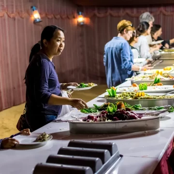 10 Habits at a Hotel Breakfast Buffet That Scream "No Manners"